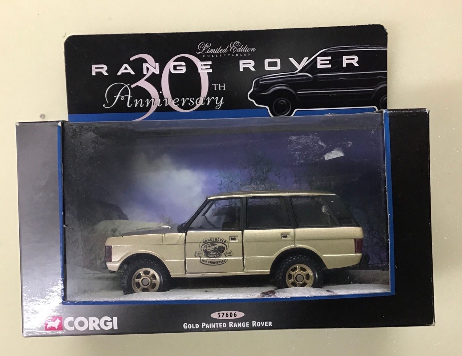 CORGI Collection　RANGE ROVER & CARAVAN Corgi 59101; Car & Caravan Set; Range Rover Classic 68045