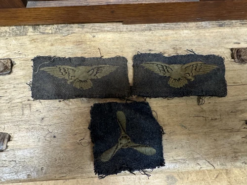 WW1/Ww2? RAF Senior Aircraftman Cloth Badge & Eagle Shoulder Badges