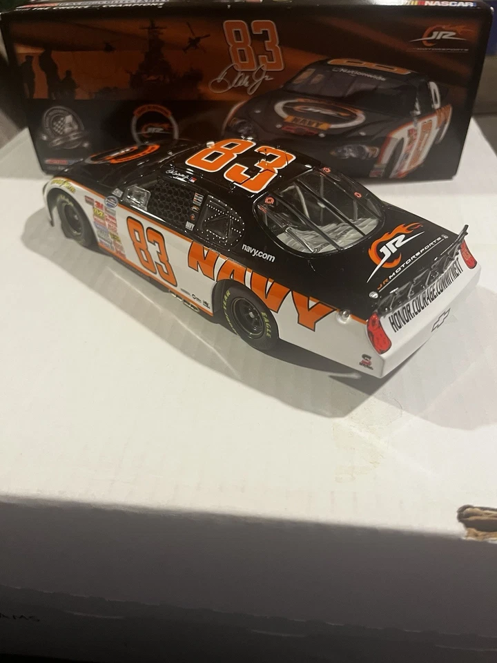 Dale Earnhardt Jr. 2008 Monte Carlo #83 Navy Jr. Division Foto 3 de 4