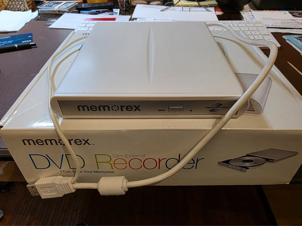 Grabadora/grabadora externa de CD/DVD Memorex Slim Foto 4 de 4