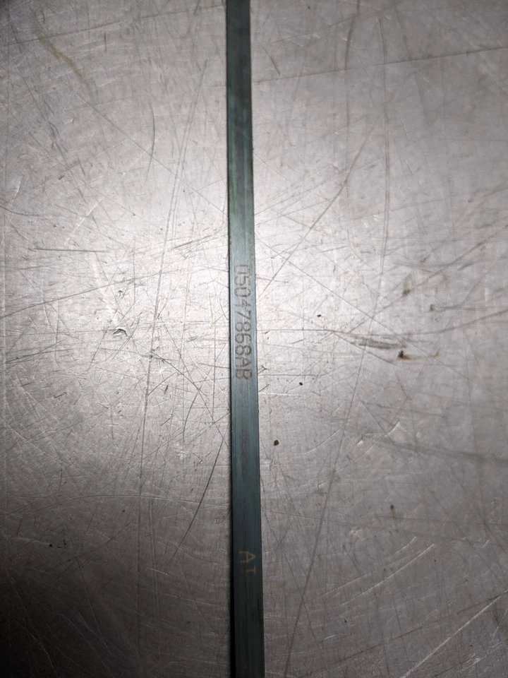 Varilla de medición de aceite de motor para Jeep Cherokee 14-16 2.4 05047868AC Foto 3 de 4