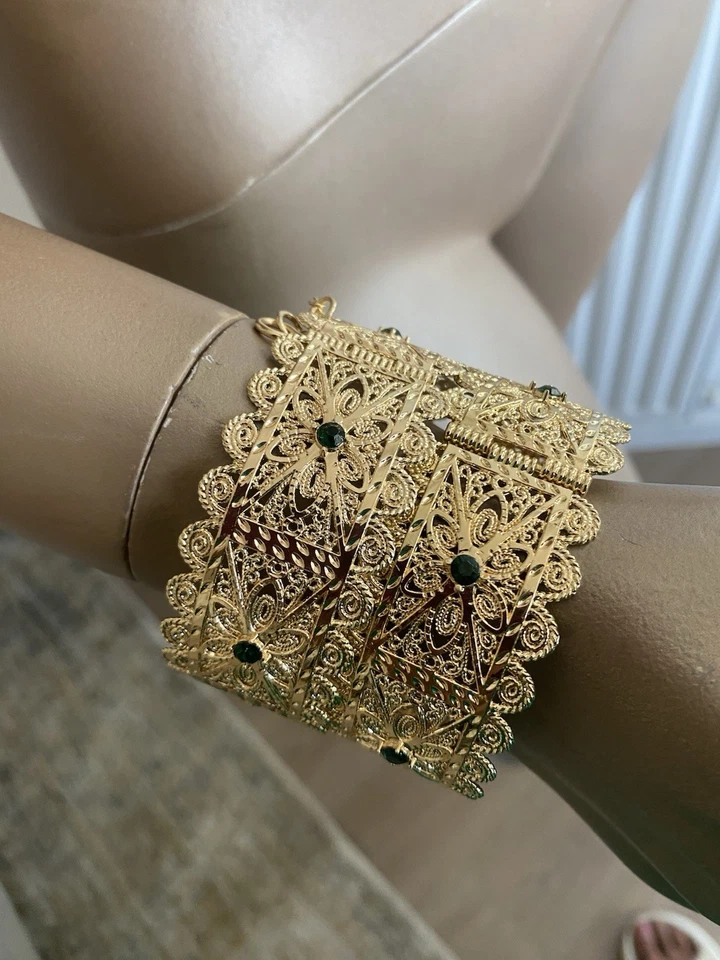 Bracelet manchette filigrane doré alliage strass verts rond ajustable - Photo 3/3