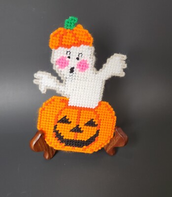 GHOST IN PUMPKIN WALL HANGING ON PLASTIC CANVAS