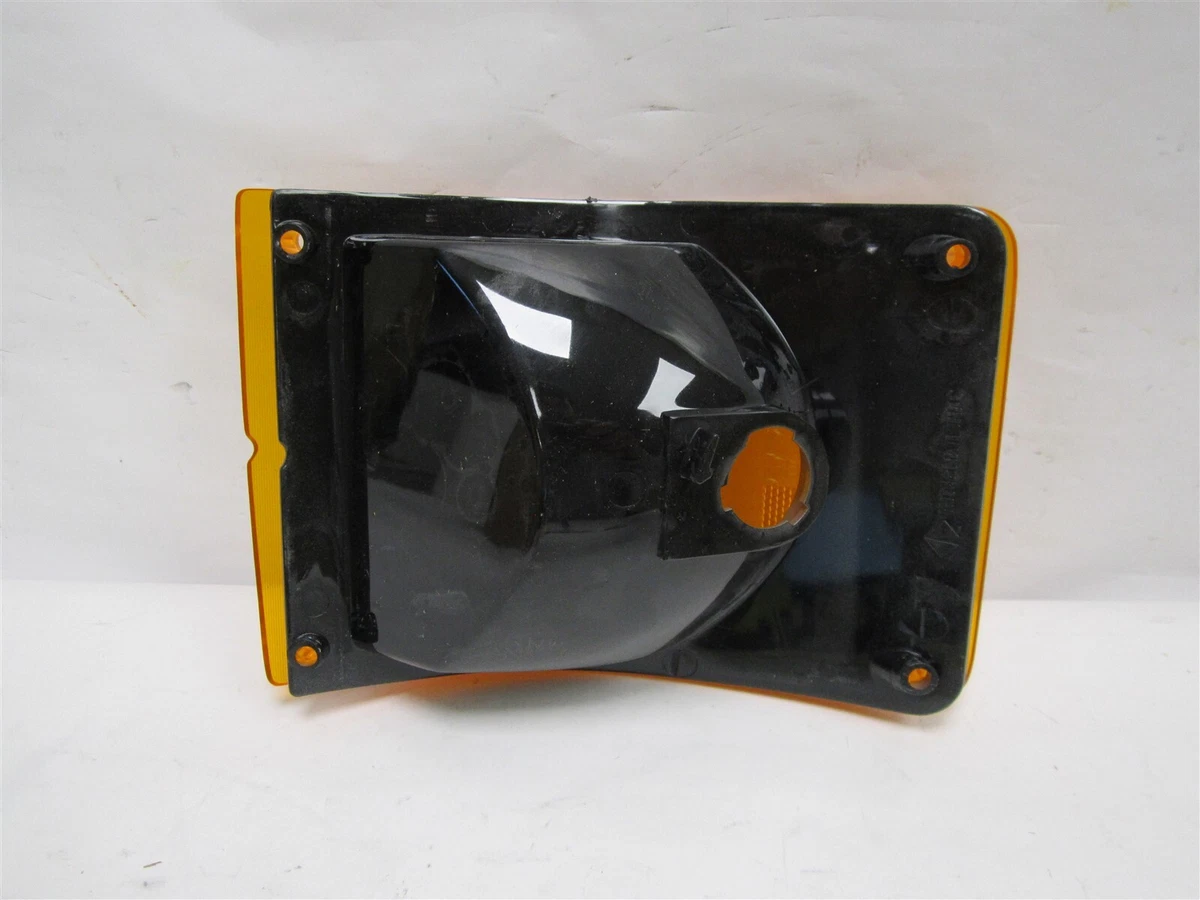 1661761C93 INTERNATIONAL 8100 FRONT LEFT TURN SIGNAL LIGHT HOUSING 