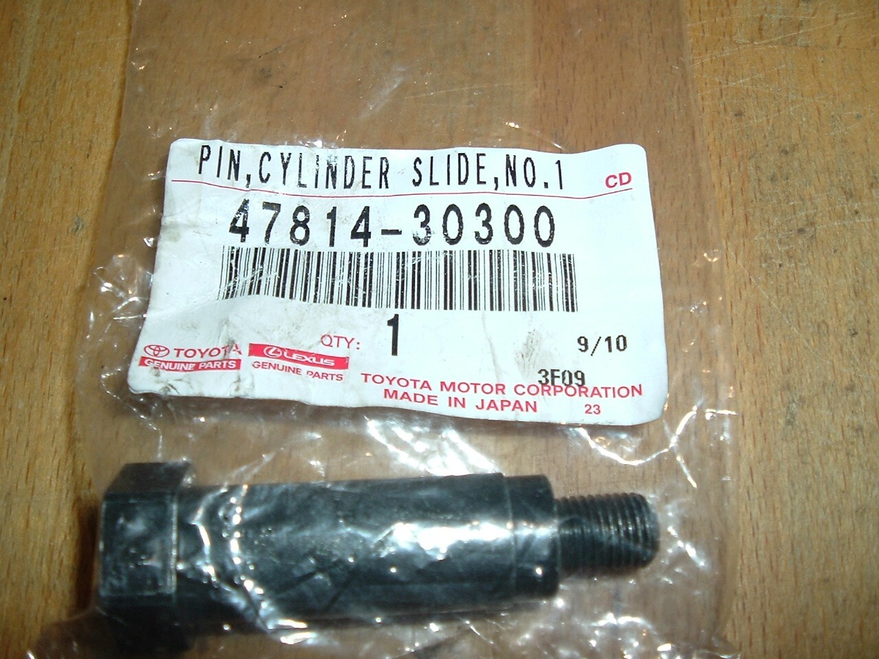 Genuine New & Unused Toyota / Lexus Rear Caliper Slide Pin 47814-30300 ...