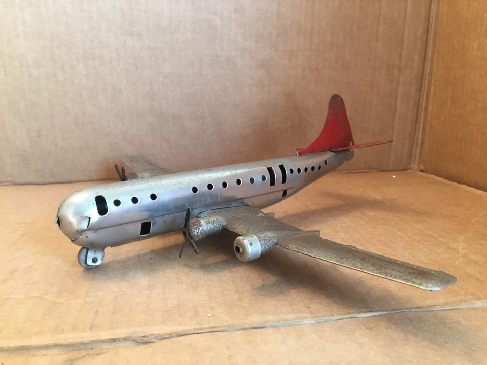 Avión de pasajeros WYANDOTTE STRATOCRUISER VINTAGE AÑOS 40 JUGUETE ACERO PRENSADO ROJO PLATA Foto 3 de 4