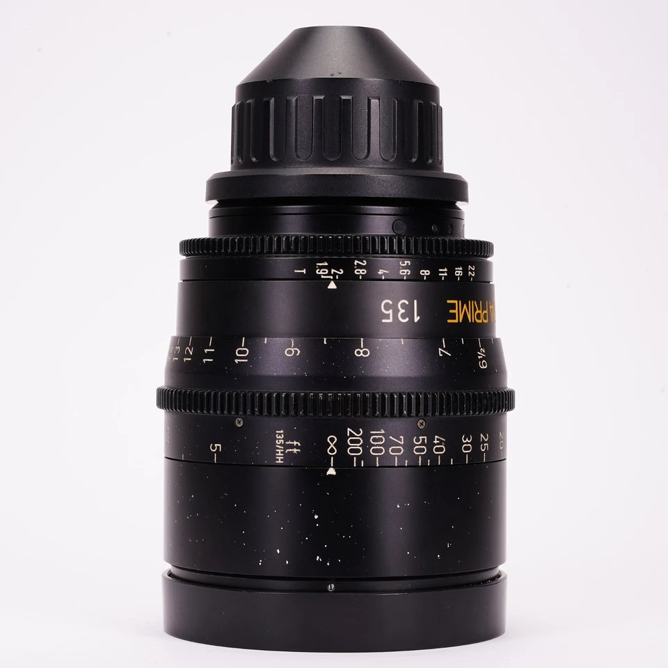 Lente Arri Zeiss Ultra Prime 135 mm T1.9 con montaje PL y pies (envío gratuito) Foto 2 de 4