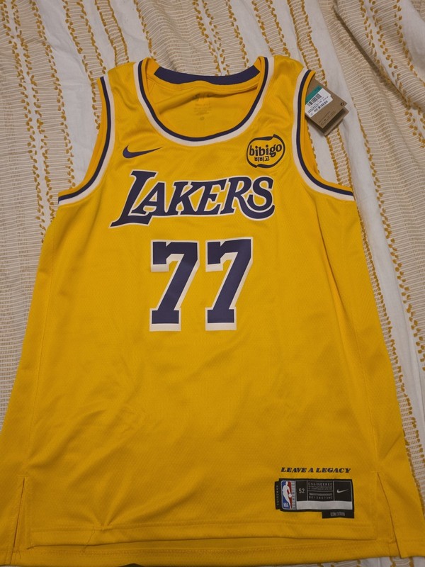 Luka Doncic LA Lakers Size 52  N24 Swingman edition 