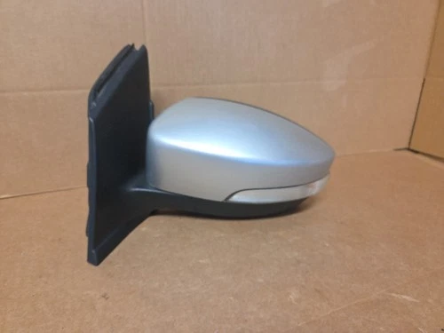 2013-2016 FORD ESCAPE LEFT DRIVER MIRROR HEATED W/ SIGNAL PUDDLE SILVER OEM M082