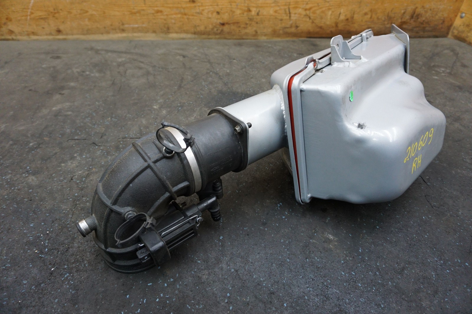 Right Air Cleaner Filter Box Assembly 195736 OEM Ferrari 612 Scaglietti Sessanta