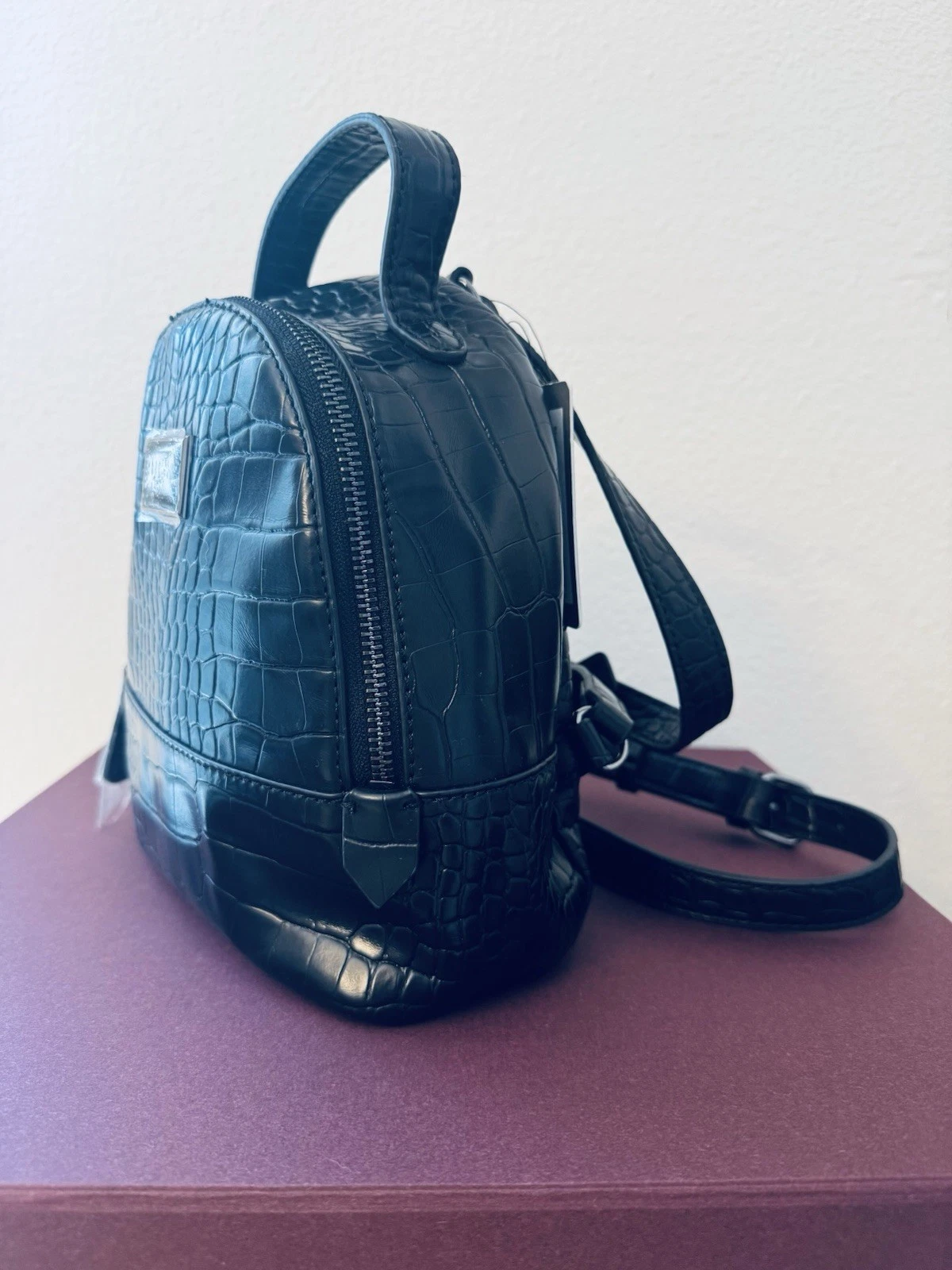 GUESS Newberg Mini zaino nero in rilievo