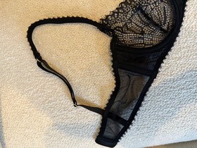 Maison Close Black Lace Underwire Bra &ndash; 32B / FR 85B &ndash; Like New
