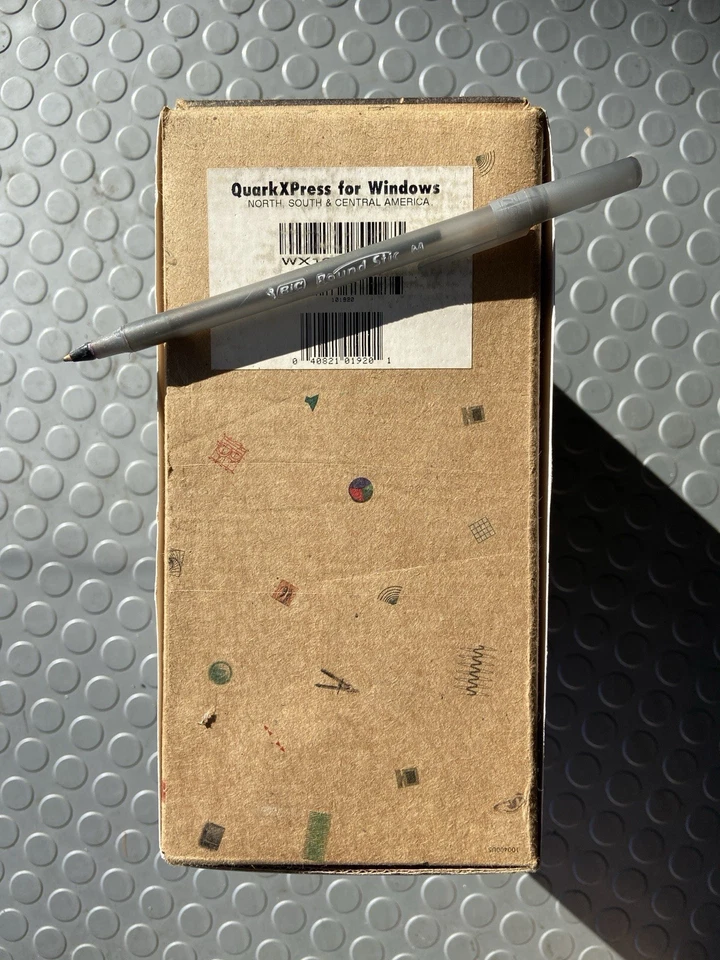 Vintage QuarkXpress 4.04 for Windows (Manual, CD, floppy & Original Box - Image 4 of 4