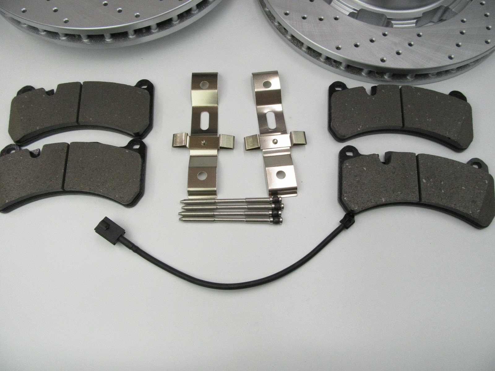 Maserati GranTurismo Gt front brake pads & rotors 605