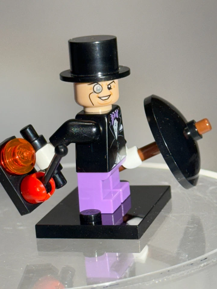 LEGO: "The Penguin" Minifig SuperheroesBatman II (sh0060) w/Accessories *NICE* - Image 4 of 4