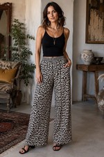 Leopard Print Wide Leg Pants Women  s Size Small Stretch Waist Pull-On