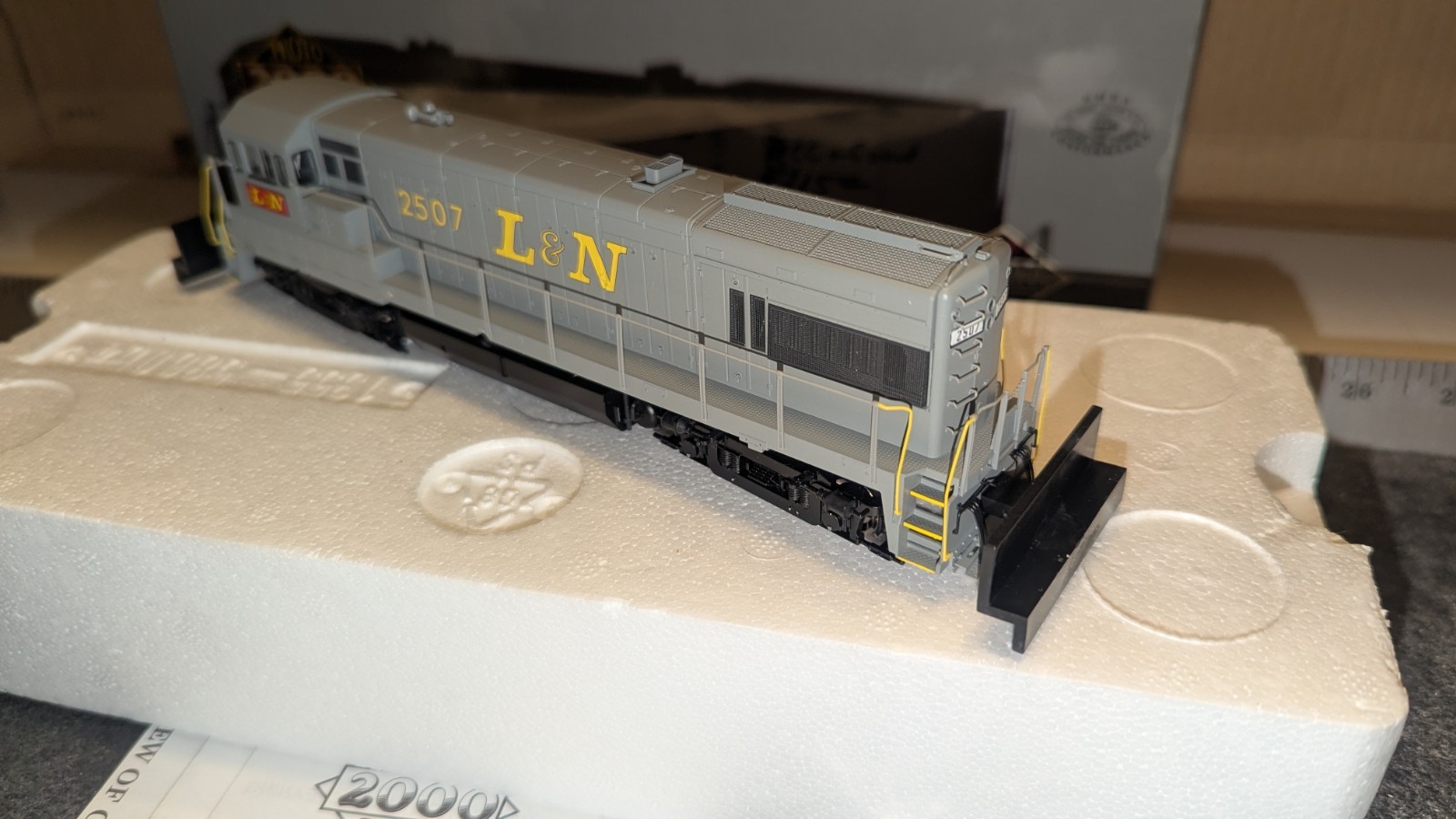 PROTO 2000 SERIES - L&N U30B DIESEL LOCOMOTIVE - SOUND & DCC