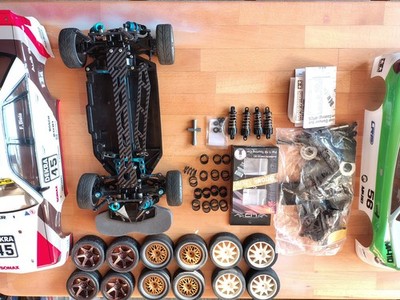 Neuwertiger TAMIYA TT02 mit Tuning und 2 Karossen und 4 Sätze Reifen