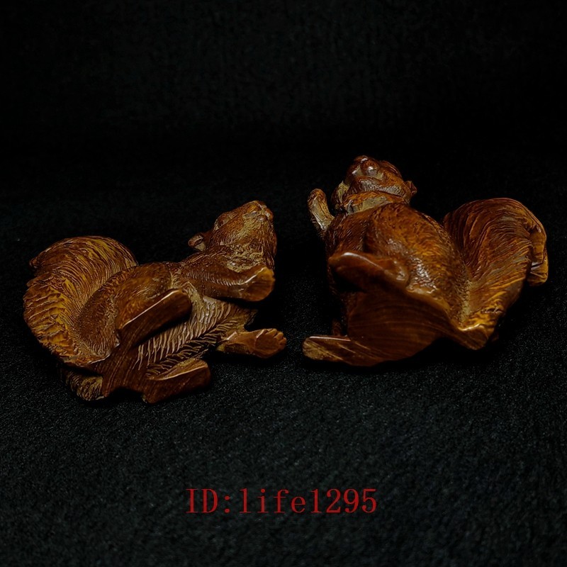 A pair Old Chinese Boxwood Hand Carved Squirrel Statue Collection Size 2.7 Inch