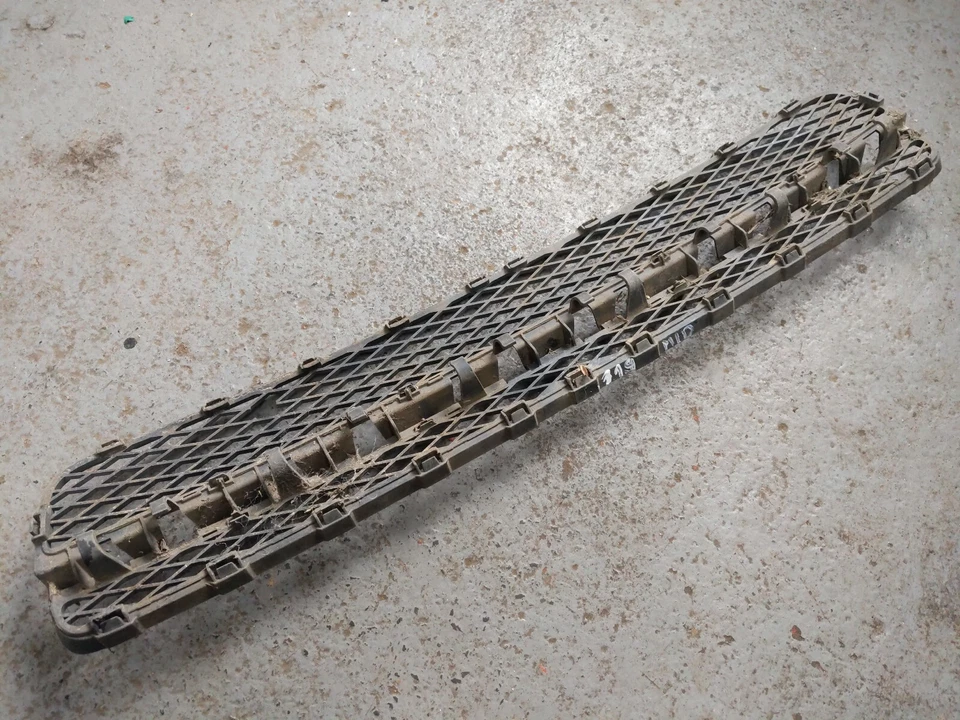 PARAGOLPES DELANTERO VOLKSWAGEN TOUAREG REJILLA MALLA 7L6853678 Foto 3 de 3