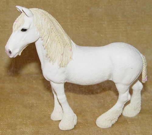 SCHLEICH MELENA TRENZADA YEGUA CON CINTAS ROSAS 2012 5,25" LARGO 5" ALTO RETIRADO RARO - Imagen 4 de 6