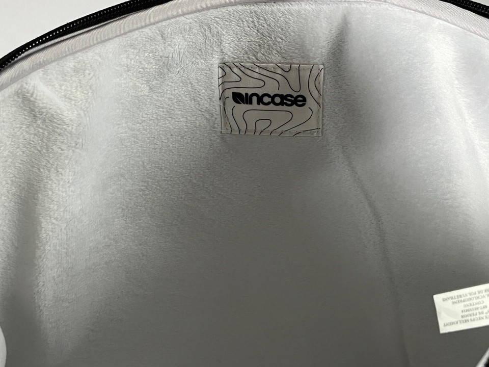 Incase 17" Laptop Neoprene Sleeve Universal & MacBook Pro Protective