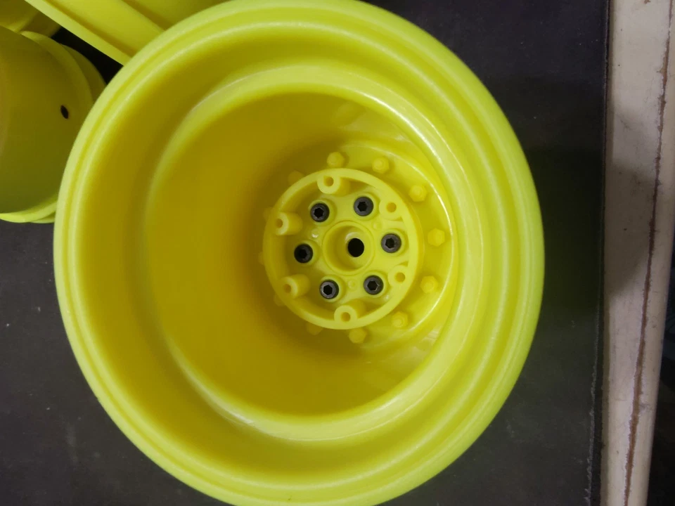 JConcepts Tribute 2.6 x 3.6 inch Monster Truck Wheel Set Of 4 Yellow JCO3377Y - Image 3 of 4