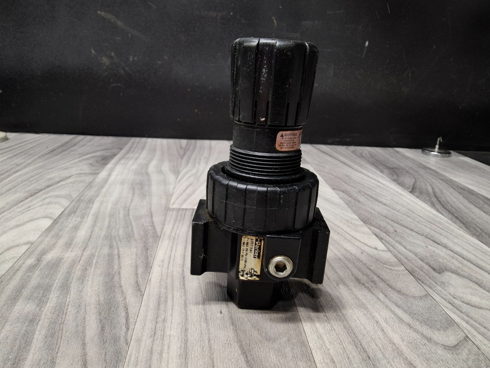 Parker 07R318AC Pneumatic Regulator, 250PSI - #107H165PR8