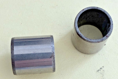 2 Stück BMW Getriebe-Einpressbuchse mit Phase di=10,5mm, da= 12,5mm, L=13,4mm
