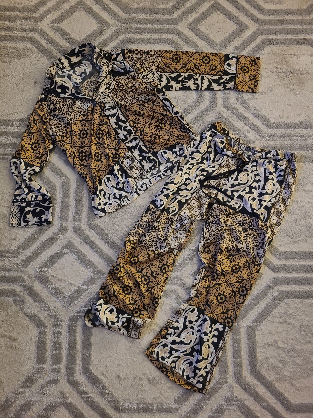 Natori Tapestry Cropped Patchwork Print Pajama Se… - image 3