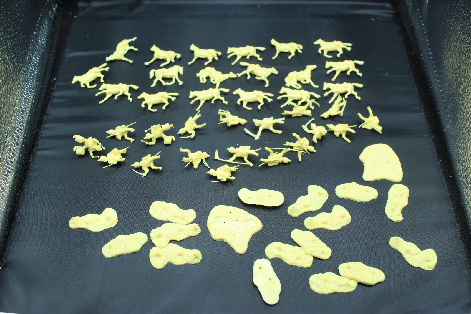 Vtg Airfix 1/72 Scale Model Toy Solders Waterloo British Artillery lot #2 (B35)