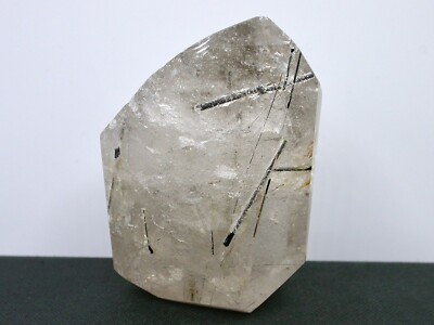 POLIERTER QUARTZ, RUTILEINSCHLÜSSE, FREIE FORM - MADAGASKAR - 4,3 x 6,6 cm, 165 g
