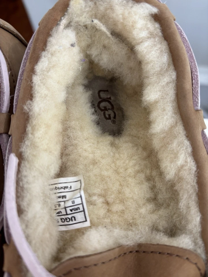 Zapatillas UUG piel de oveja con corbatas de cuero talla 8 Foto 3 de 4