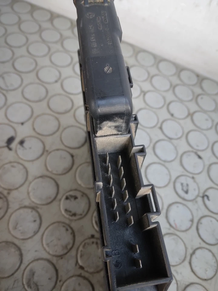 13565 Centralina sensori di parcheggio Chrysler 300 C dal 2004 al 2011 cod 02630 - Immagine 3 di 3