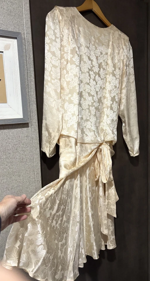 Vestido midi vintage años 80 Argenti Petite para mujer 100 % seda con lazo a la cadera marfil talla 2 Foto 2 de 4