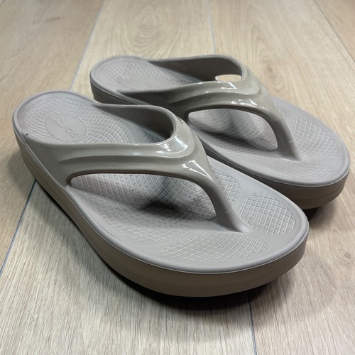 OOFOS OOmega OOlala Platform Recovery Sandals Nomad Latte Beige Flip Flops W10