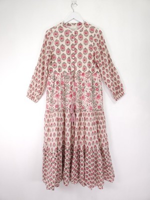 Dilli graues Ellie Kleid klein rosa Blumen Maxi Stufen Quaste Bindeband Blockprint