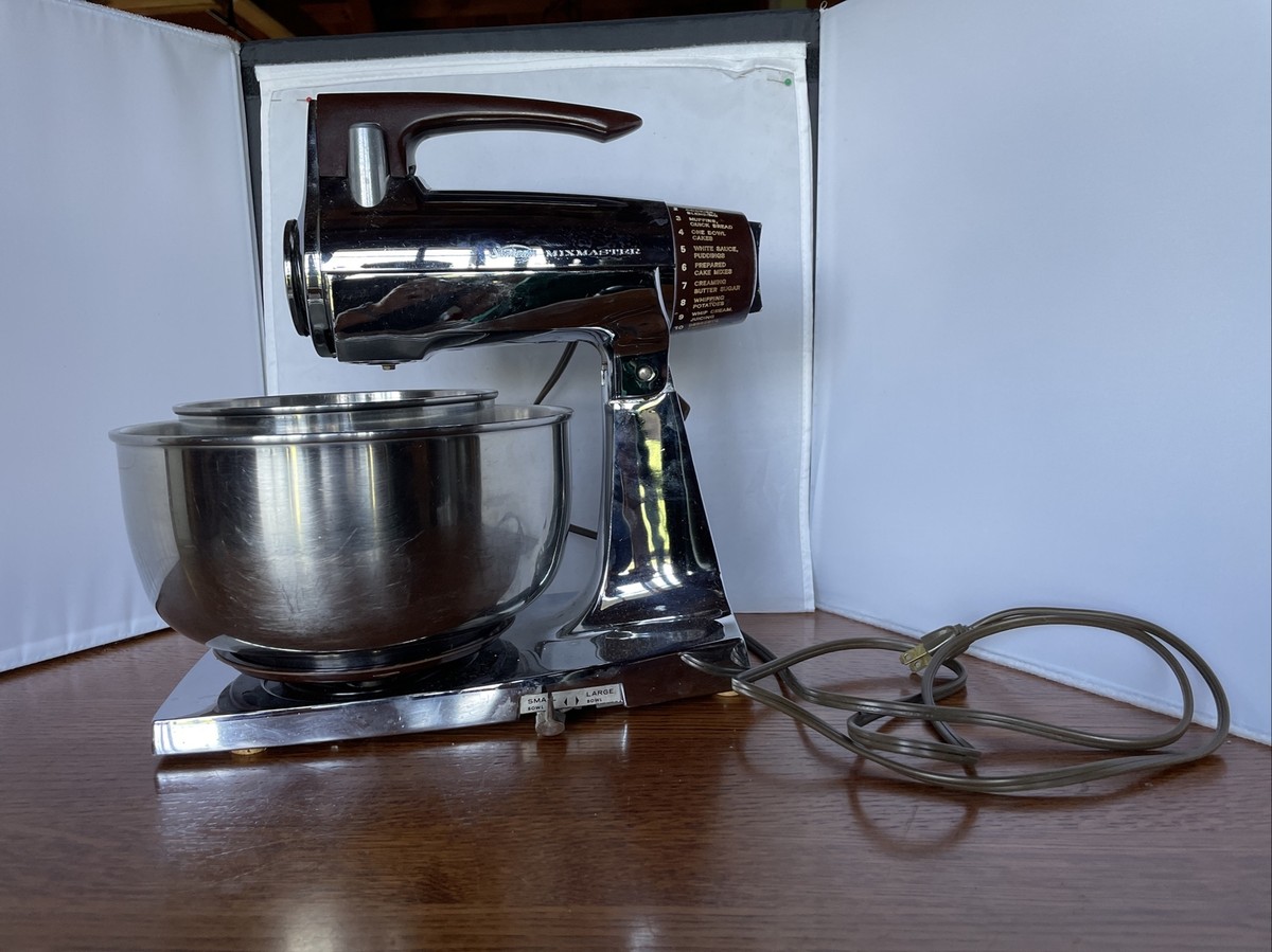 VINTAGE CHROME SUNBEAM MIXMASTER 1-8B COUNTER STAND MIXER ORIGINAL