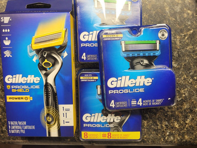 Gillette ProGlide Shield Power Men's Razor Handle + 16 Proglide Power Cartridges