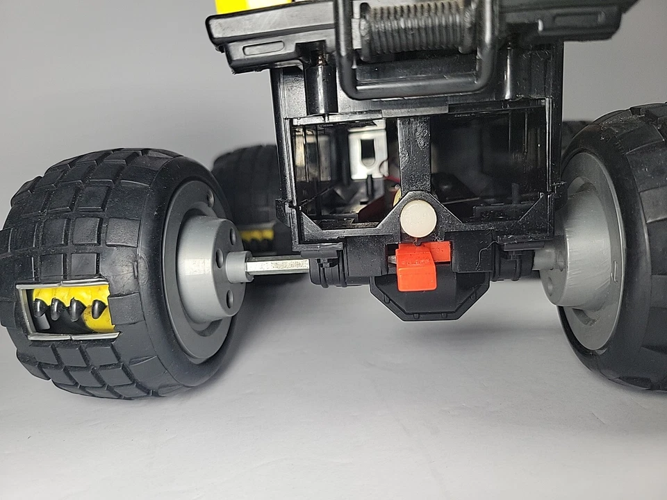 Camión de ataque Galoob "The Animal" 1991 de colección, camión monstruo juguete, vintage para piezas Foto 3 de 4