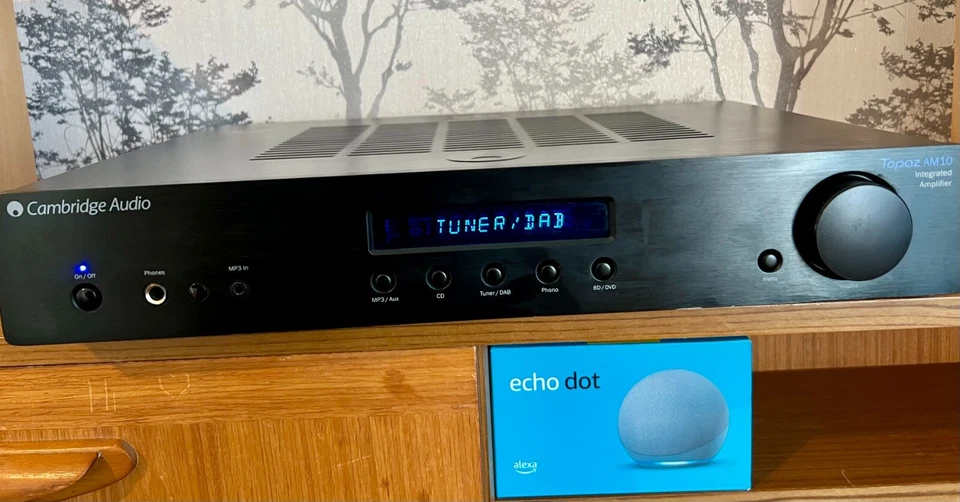 Cambridge Audio Topaz AM10 Integrated Amplifier with MM Phono and LQSE Bluetooth - Image 3 of 4