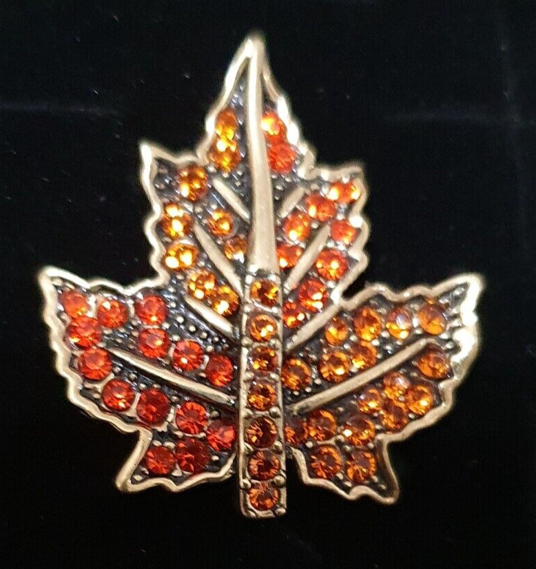 HEIDI DAUS Mini Maple Leaf Pin - image 1
