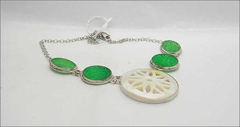 COLLANA IN ARGENTO 925 CON MADREPERLA E GIADA VERDE INCISA AGLN 043 - Immagine 2 di 3
