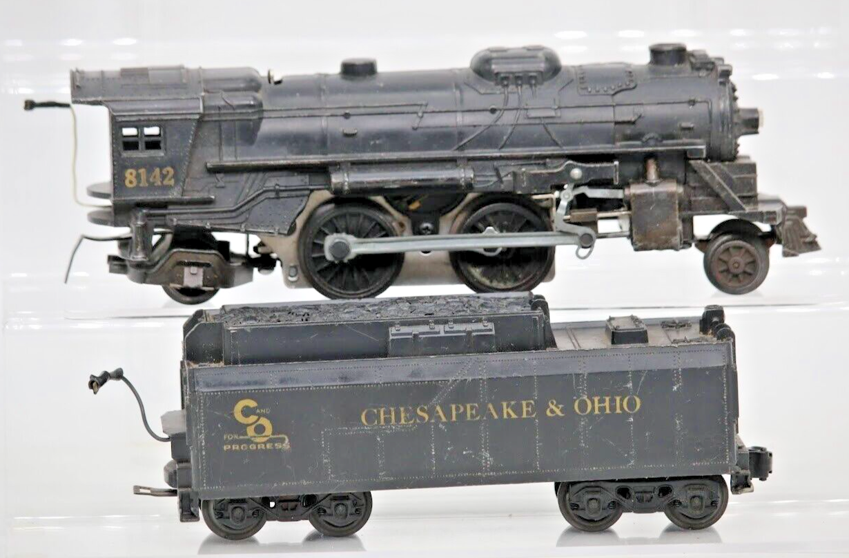 LIONEL LOCOMOTIVE #8142 W/ CHESAPEAKE & OHIO TENDER W/ EX-RUNS & LIGHTS