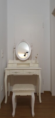 Schminktisch mit Spiegelaufsatz und Hocker in weiß. Bitte nur Selbstabholer!