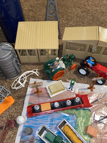 Vintage New Ray Farm Toy Lot Equipment Tractor Horse Trailer Truck Fence Barn ++ - Picture 15 of 24