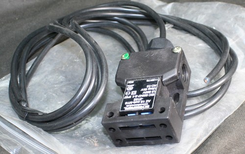 One (1) Schmersal AZ 15zvrk-M16-2192 Safety Position Limit Switch Gammerler NEW - 第 1/15 張圖片