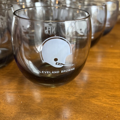 Set of 11 Vintage 70s NFL Cleveland Browns Smoked Tinted Cocktail Glasses 12 oz. - Picture 4 of 7