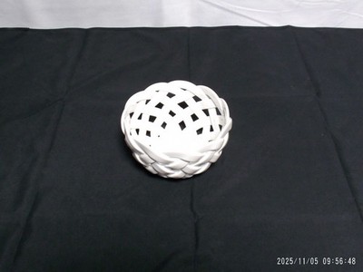 ''Pre-Owned'' Primo'Gi White Ceramic Woven Round Bowl 5''x3'' Made in Italy