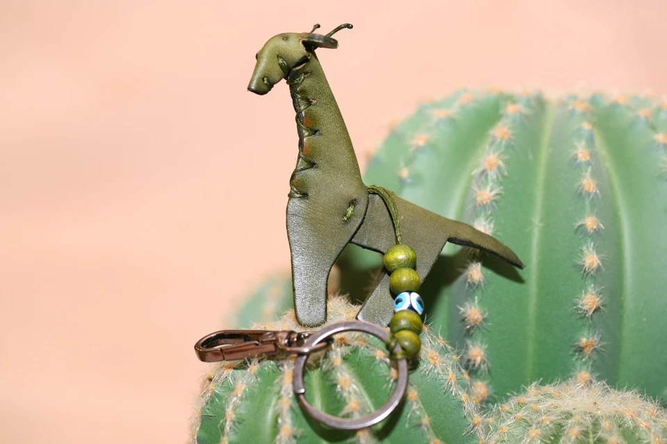 皮革长颈鹿钥匙扣-手工野生动物园动物袋小饰品礼物 — 第 3/4 张图片